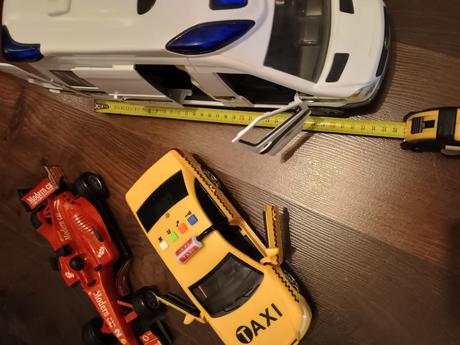 Autá policajné,taxík,formula, 