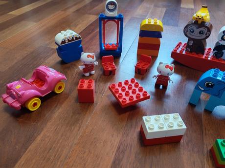 Duplo zvieratká a hello kitty,
