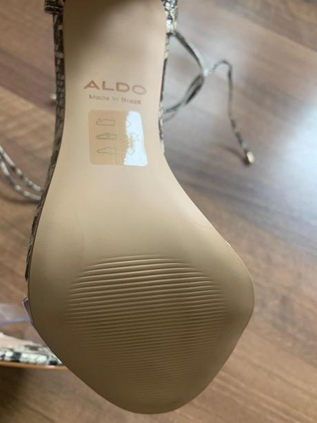 Sandale s hadim vzorom na opatku, 37