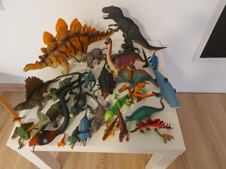 Dinosaury, jaštery, 