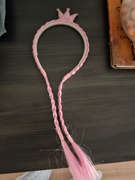 Čelenka princeznovska s korunkou a vrkočmi, 