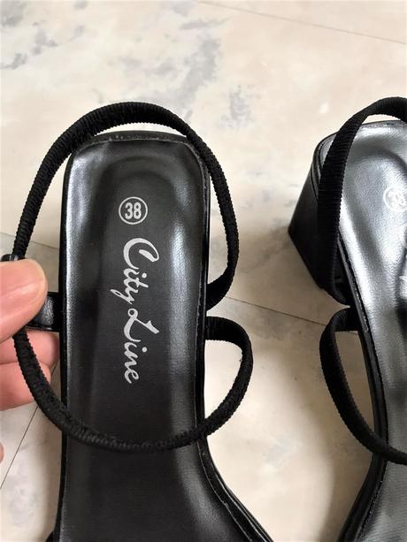 Jemné lakové sandálky, 38