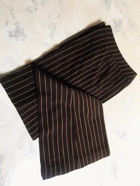 Rozšírené nohavice, 36