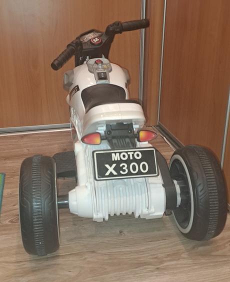 Stx elektrická trojkolka biela, 