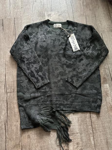 Svetrik asymetricky uni, 