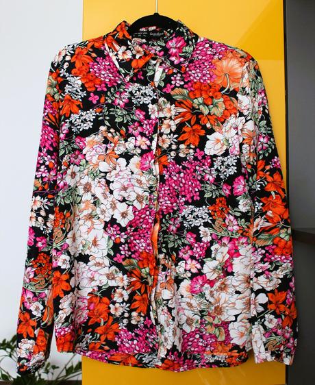 Kvetovaná košeľa, l