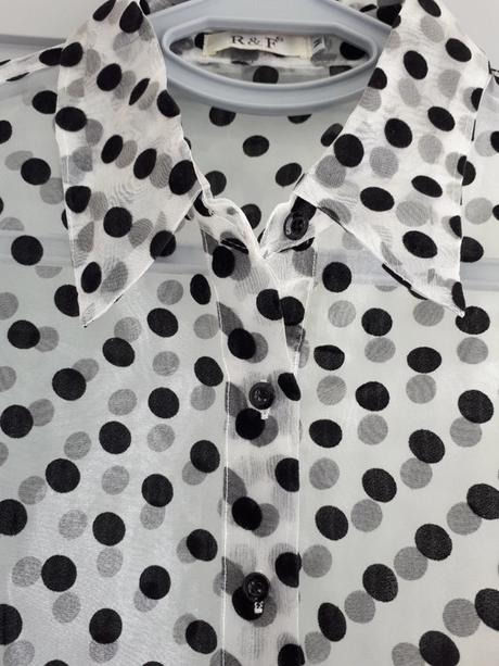 Šifónová blúzka s čiernymi bodkami, 38