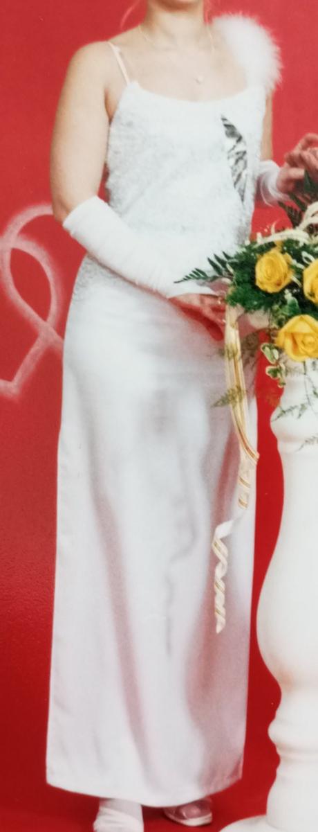 Biele saténové šaty, 38