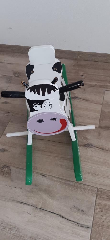 Drevenna hupajuca kravicka, 