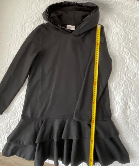 Moncler čierne šaty, 152