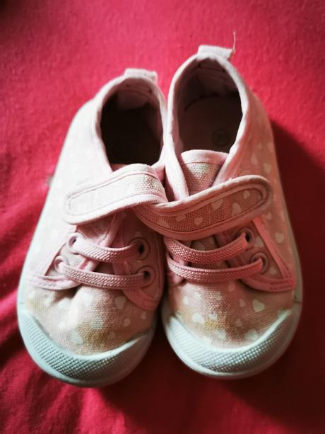 Sandalky, tenisky 20, 86–98