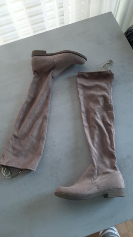 Velúrové čižmy, 37