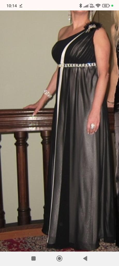 Plesové šaty, 42