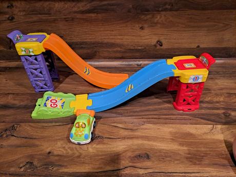 Dráha s pretekárskym autom, 