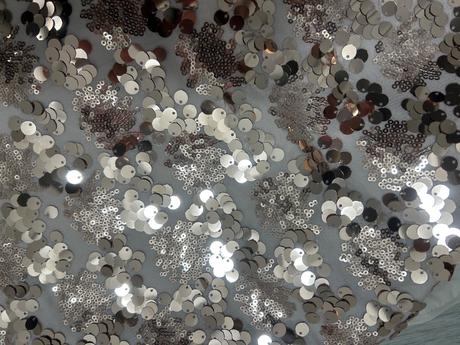 Nova trblietava sukna, l