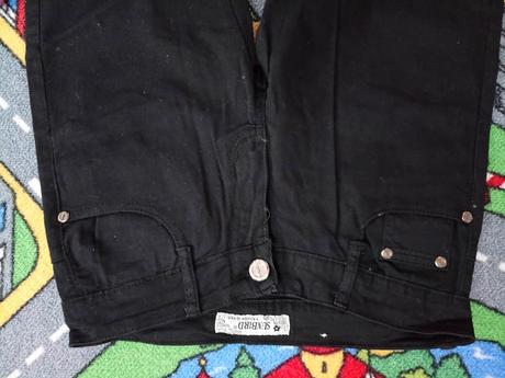 Čierne 3/4 nohavice, 28