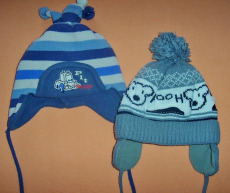 Dve zimné čiapky, 50