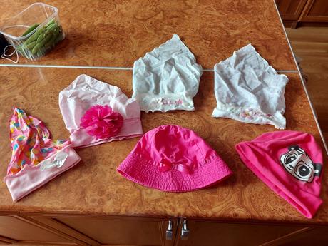 4x satka, klobúčik, čiapka a šiltovka, 122