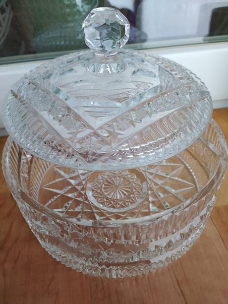 Velka brúsená dóza,