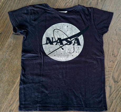 Krasne nasa tricko v super stave strieborna potlac, 158