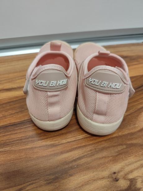 Sieťované sandálky, 32