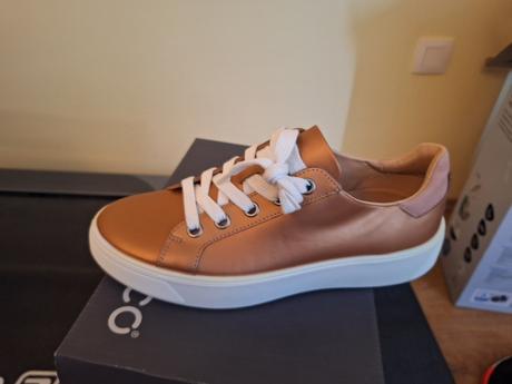 Kožené kvalitné tenisky, ecco,42