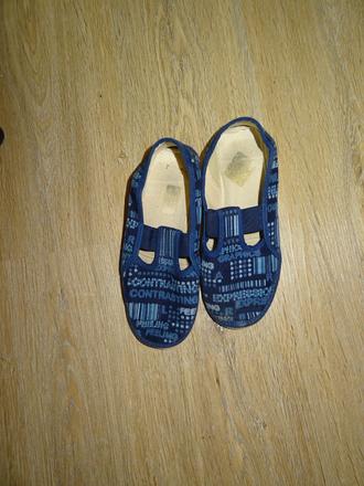 Málo nosené papučky, 29