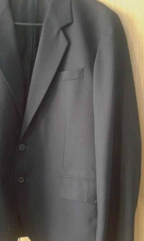 Starší čierny prúžkovaný oblek, xl