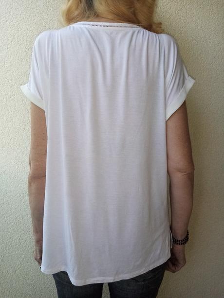 Biele voľné tričko značky camieu, camaieu,l