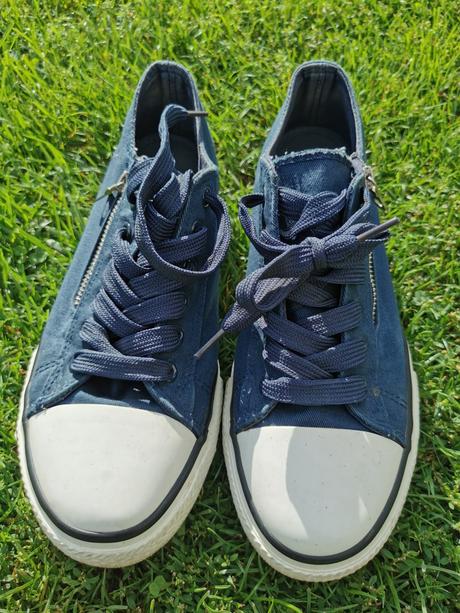 Platené tenisky, 39