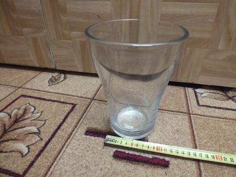 Predám vázičku sklenenú., 