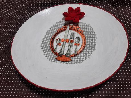 Drevený tanier s dekupage s čipkou., 