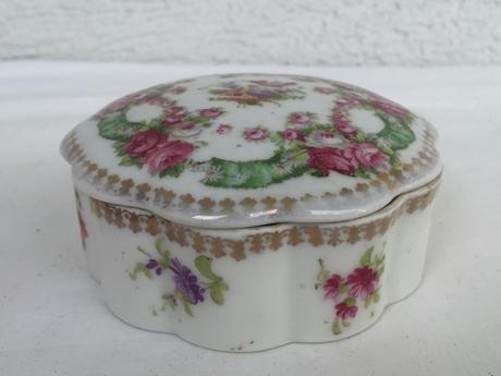 Starozitna sperkovnica 100 rocna porcelan,