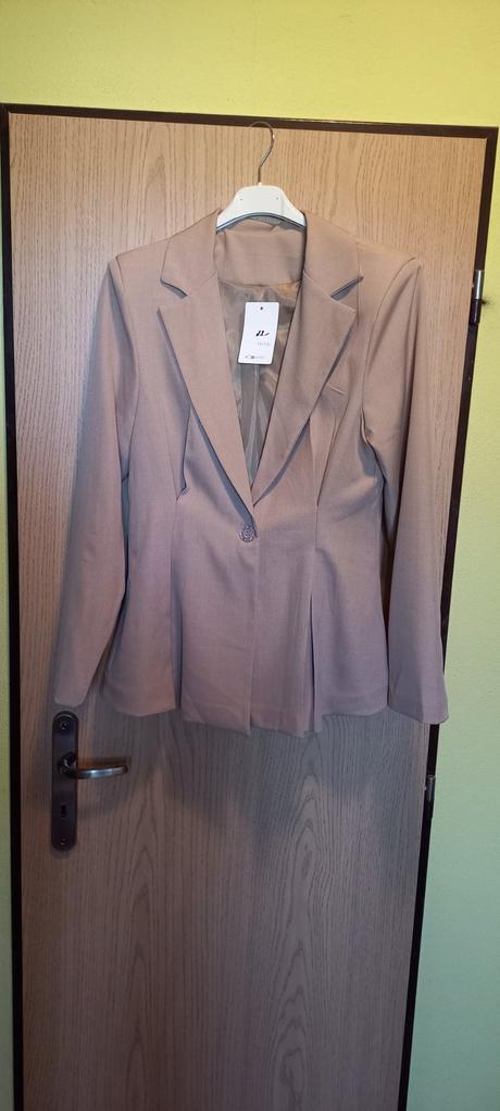 Nové béžové sako uni veľ.,sedí na m,l, 