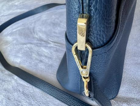 Vera pelle modrá kabelka, 