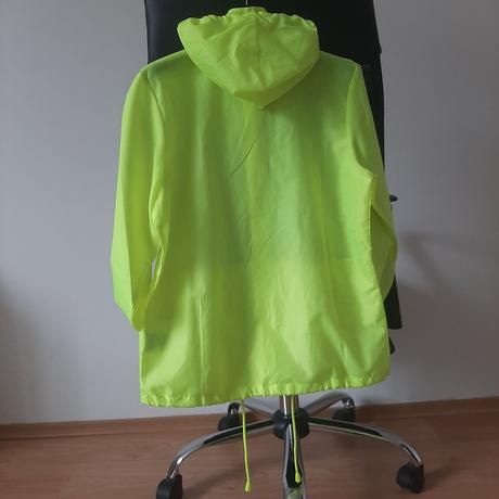 Nepremokavá športová bunda, 158