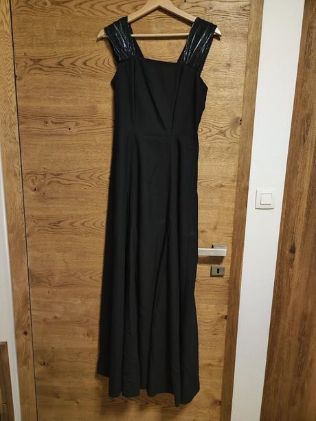 Čierne spoločenské šaty, s