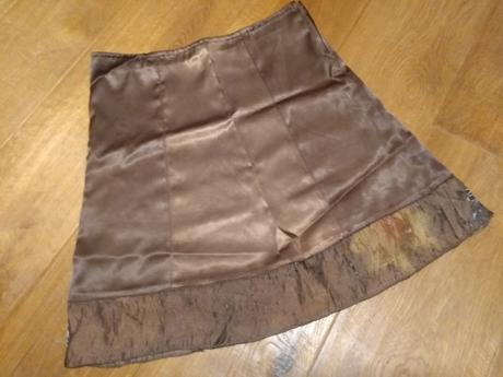 Hnedá sukňa, m