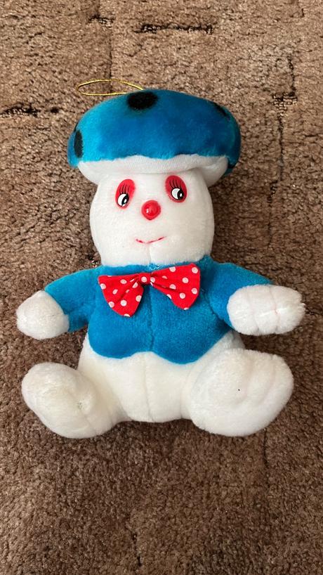 Plyšová hračka - smejúci sa hríbik,