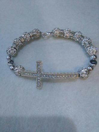 Náramok shamballa s krížom a inicálmi,