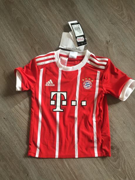 Futbalová lopta a dres, adidas