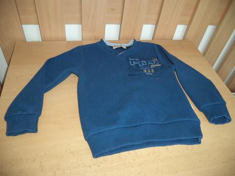 Tmavomodrý pulóver, 104, 104