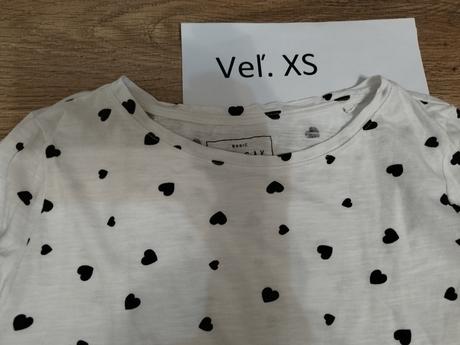 Biele tričko zo srdiečkami veľ. xs, sinsay,xs