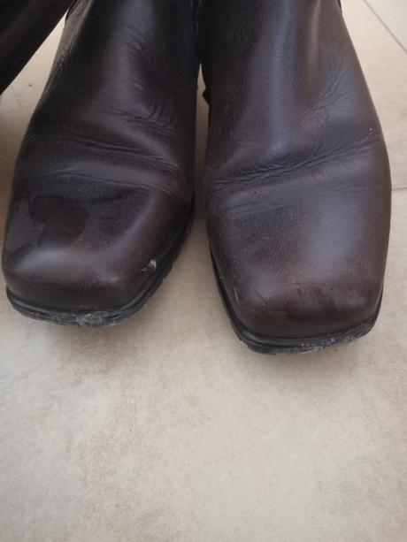 Kvalitné, kožené, málo nosené čižmy, 39