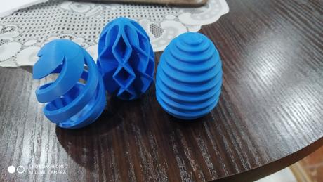 Modre plastove veľkonočné vajíčka, 