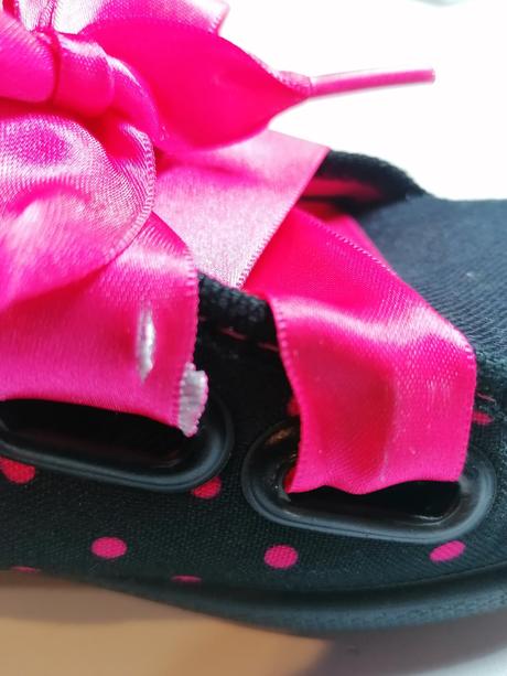 Plátenky so stuhou, 33