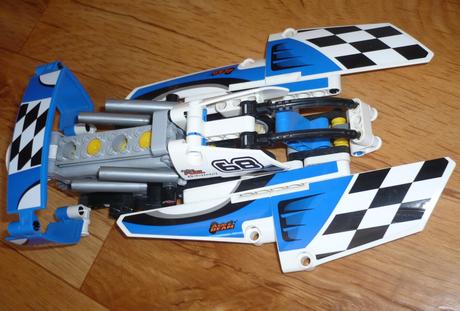 Lego technic 42045 závodná loď, 