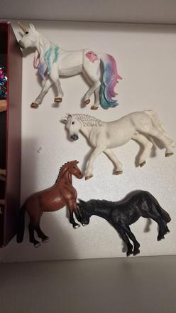 Koníky schleich,