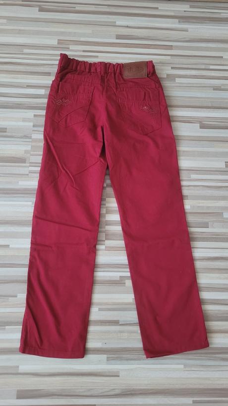 Bordove nohavice, 134