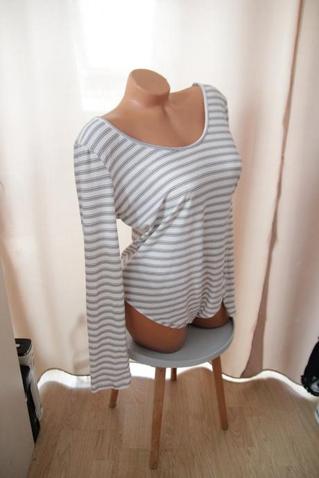 Bielo šedý pásikavý body top xl, xl